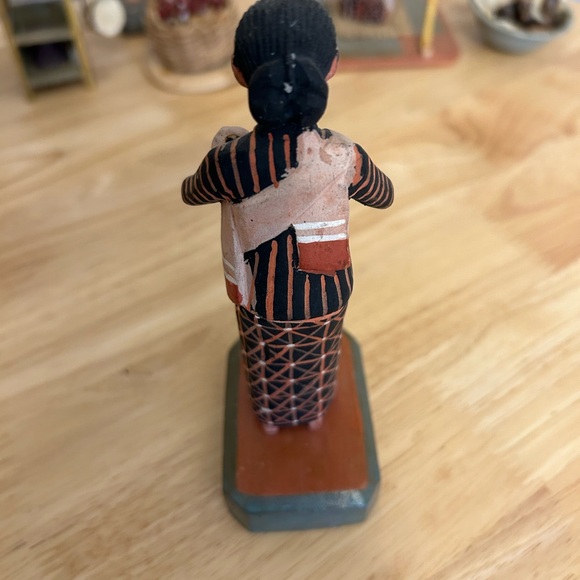 Vintage Primative Handmade hand painted Wooden Navajo figures and furniture . - Picture 11 of 12